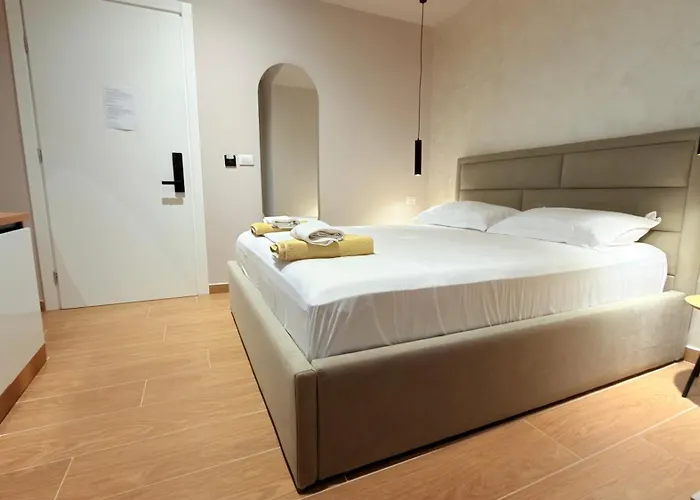 Delmar Durres 酒店 *